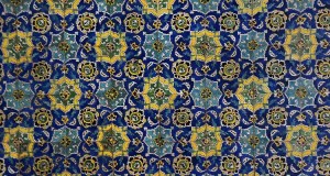 قالب پترن ها از تقارن اتقالی استفاده می کنند .